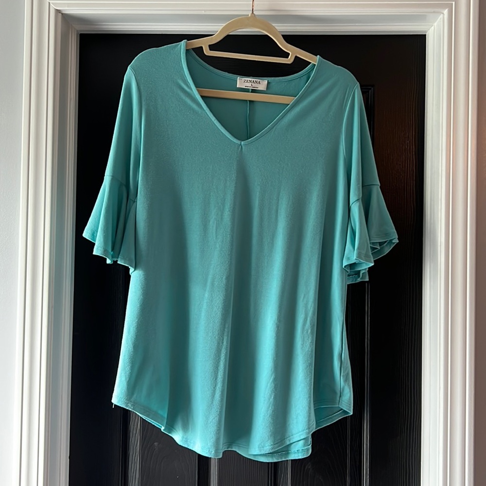 Zenana. Size Large. Womens top.